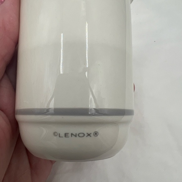 Lenox Chinastone "For the Gray" Pattern Salt and Pepper Shakers - Picture 5 of 8